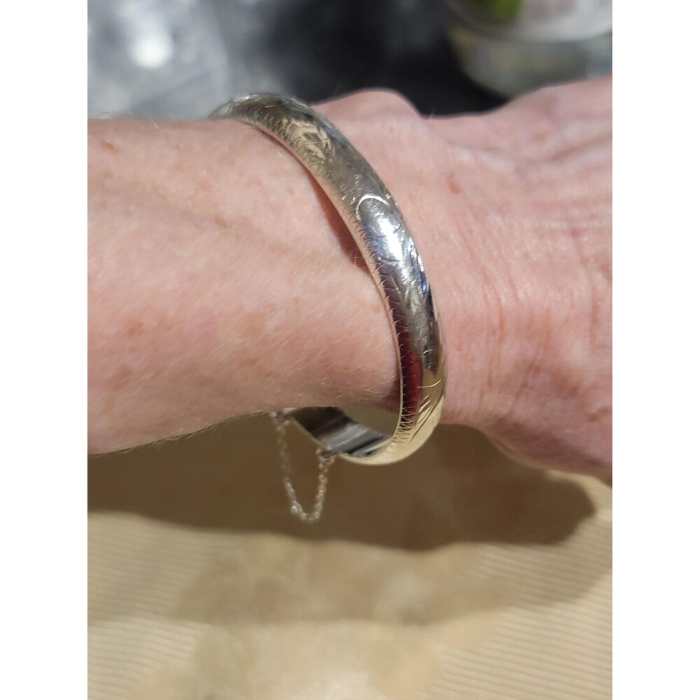925 Sterling Silver Bangle Bracelet w fine etching Hinged w Latch & safety chain
